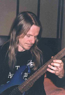 Steve Morse zeigt im Interview, was er drauf hat. Foto: Hansi Tietgen